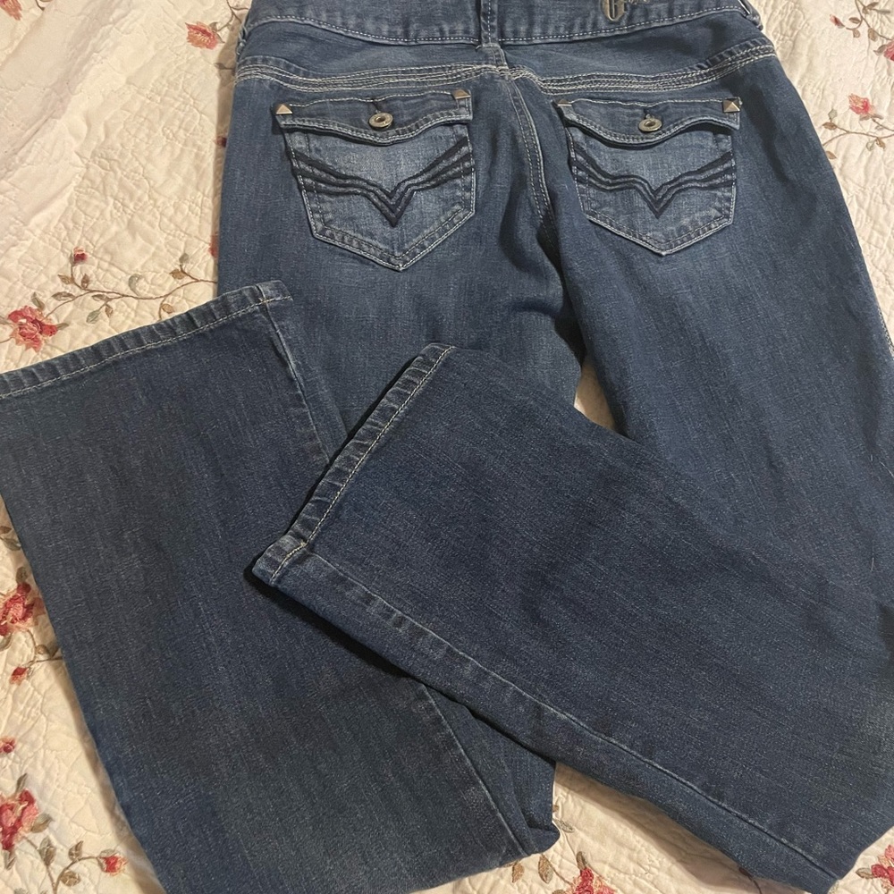 GUESS ⭐️ medium wash Naomi low boot cut jeans size 29